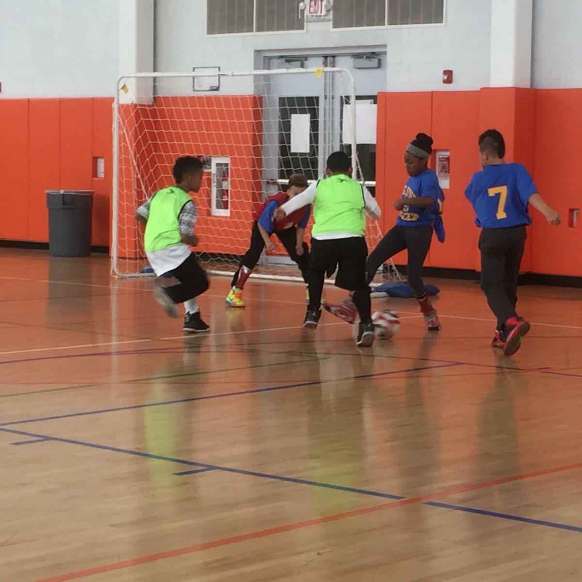 kelly_kmarquis's tweet photo. Ridge St vs South Street #soccerforsuccess @RidgeStreet @SouthStreetNPS @ELT_Newark @JustOneSoccer @NPSvoices https://t.co/ySfWA5sJKo