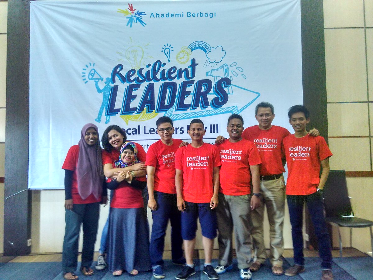 AkberLsm's tweet photo. Relawan Akber Lhokseumawe yang datang ke Local Leader Day 11-13 Maret 2016 #LLD3 #resilientleaders @siswawirausaha https://t.co/UpfmcPO2I9