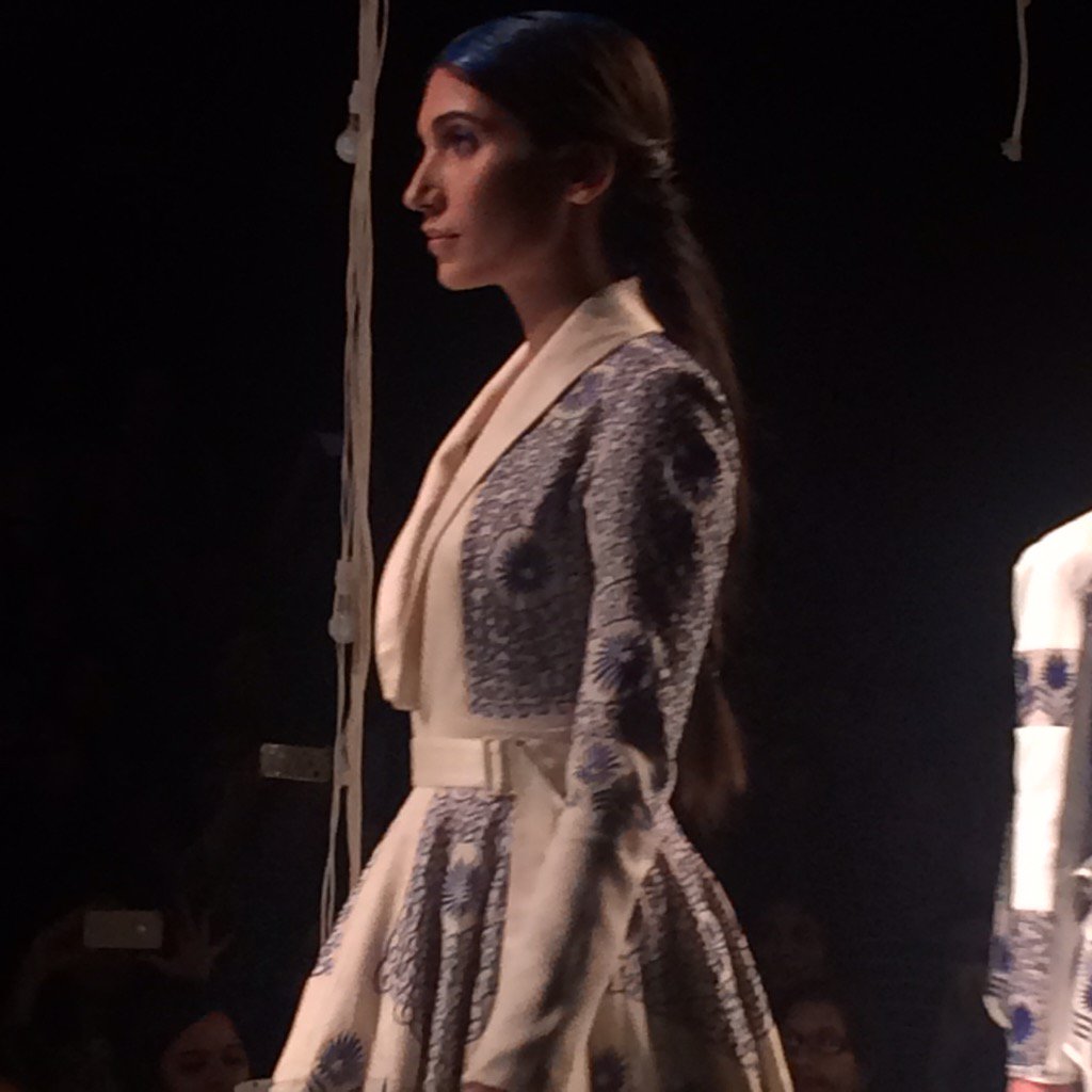 mytrendin's tweet photo. Indigo, roses and sheer silhouettes! Stunning @RahulMishra_7 #AIFWAW16 #IndiaModern @TheFDCI @AmazonFashionIn https://t.co/dmg9p6iqY3