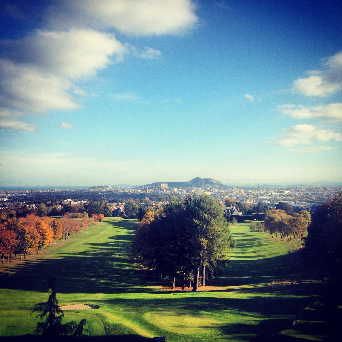 LocalEyesTours's tweet photo. Celebrating the first day of #Spring here in #Edinburgh with a gorgeous view! #ScotlandSunday #travel #scotland https://t.co/bYDvJ2swIY