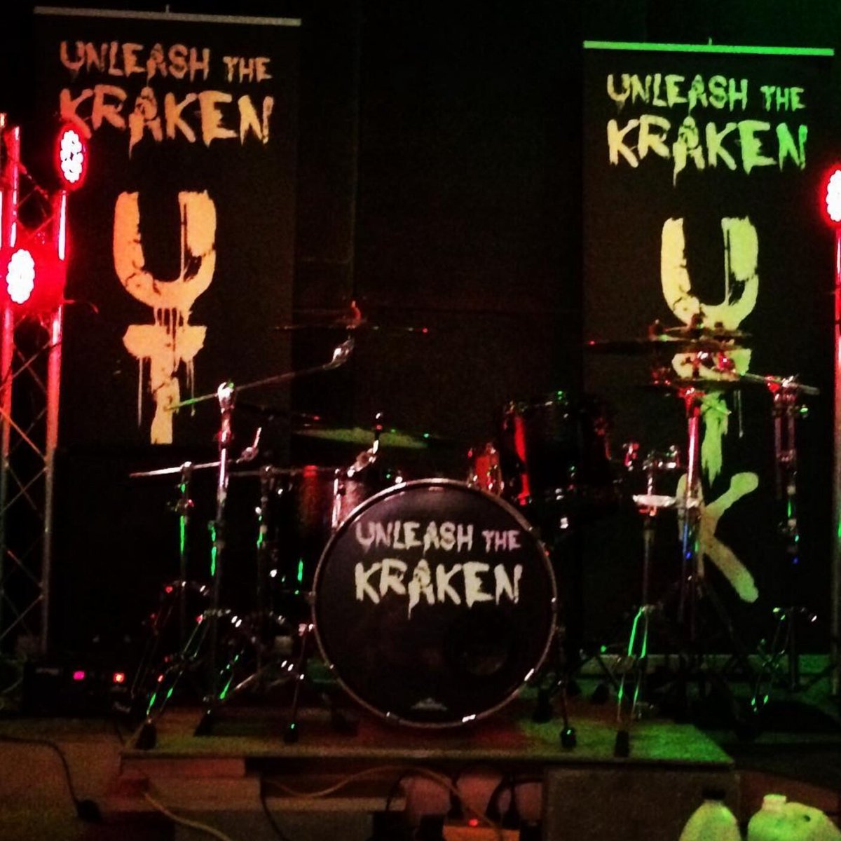 chrisyong's tweet photo. Good but long day yesterday. Set up stage &amp; production, captured great live recording &amp; footage for @UTK_NZ. https://t.co/55I23VZKEu