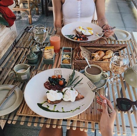 TryJones's tweet photo. Hear ye, hear ye! Come one, come all. It’s officially time for BREAKFASTLUNCH. #jonesapp #brunch #sundayfunday https://t.co/FVQ17vxfmH