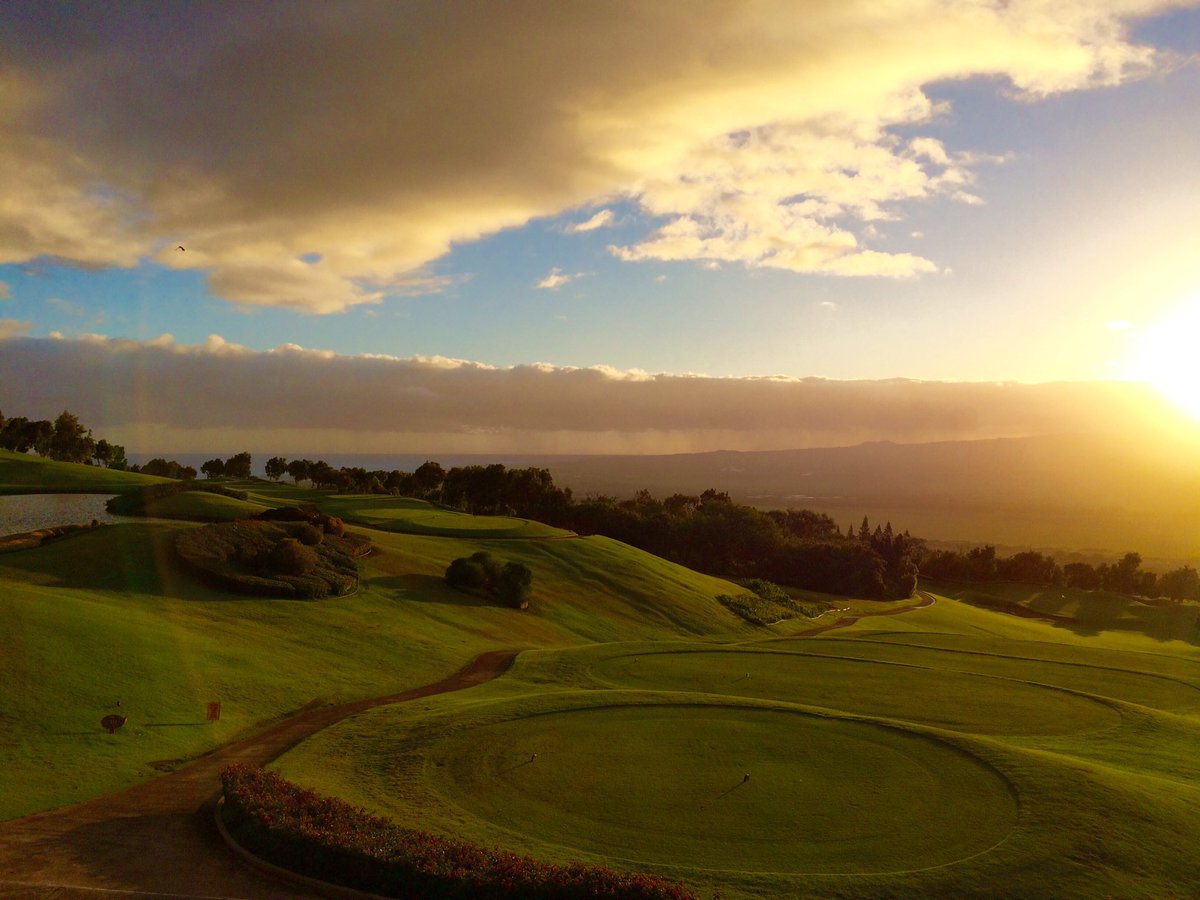 TheKKGC's tweet photo. #Aloha kakahiaka!  We were blessed to see another majestic sunrise here @ #KKGC this am!!  Great day to #TeeItUp!!! https://t.co/gYHEBnTSBr