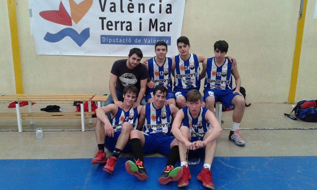 guilleroig67's tweet photo. @cbgenoves @jordigenoves @pablovaroch #MarcLópez @xavisoler99 #AlexCalvo @PabloRoig19 Pase lo que pasé mis Campeones https://t.co/TgN1A8DMFK