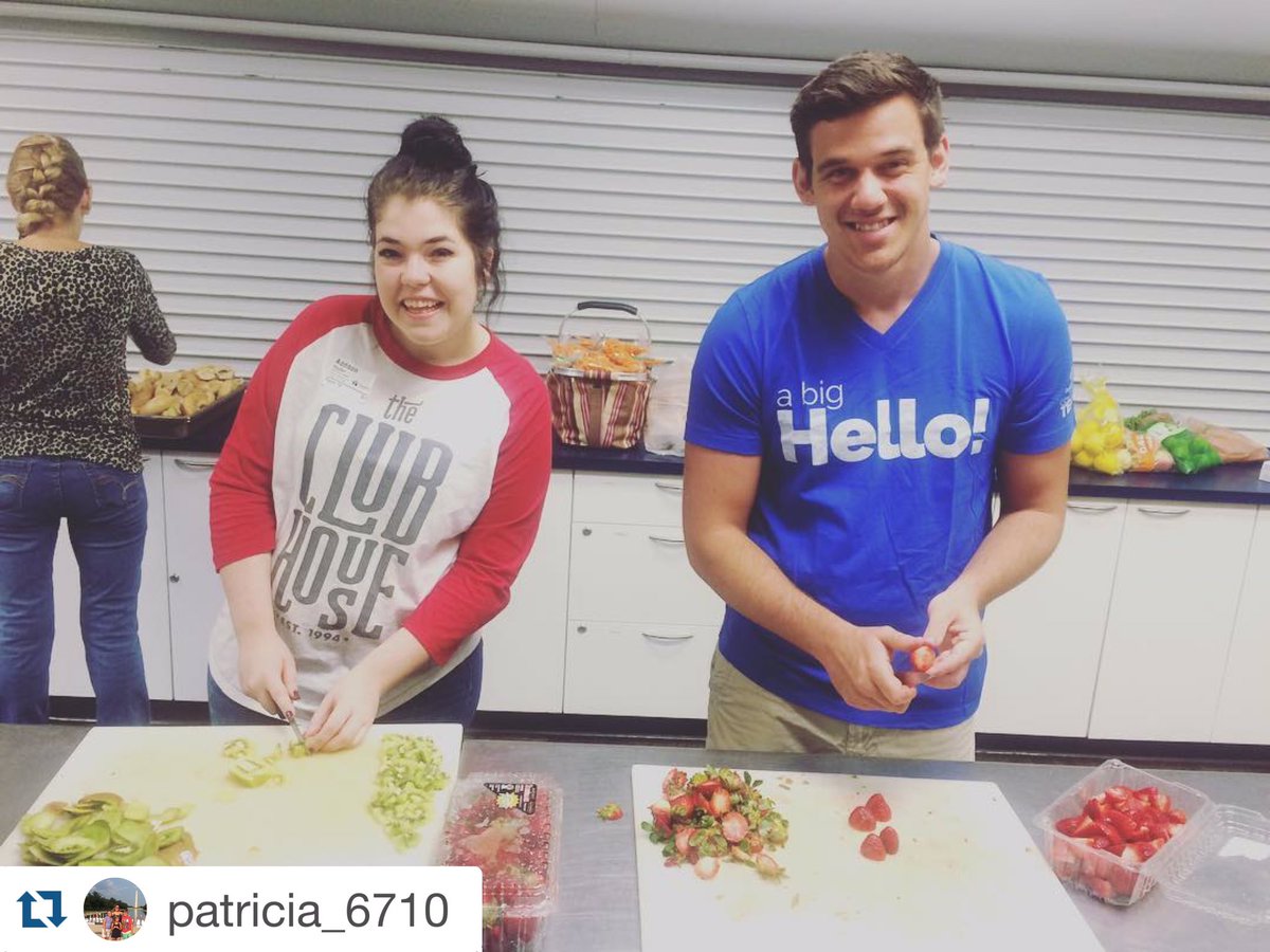 SeuGrace's tweet photo. #Repost
・・・
Grateful for these interns who go the extra mile. #connect #Sunday #church #prep #connectionconference https://t.co/qY7ok8x0MO