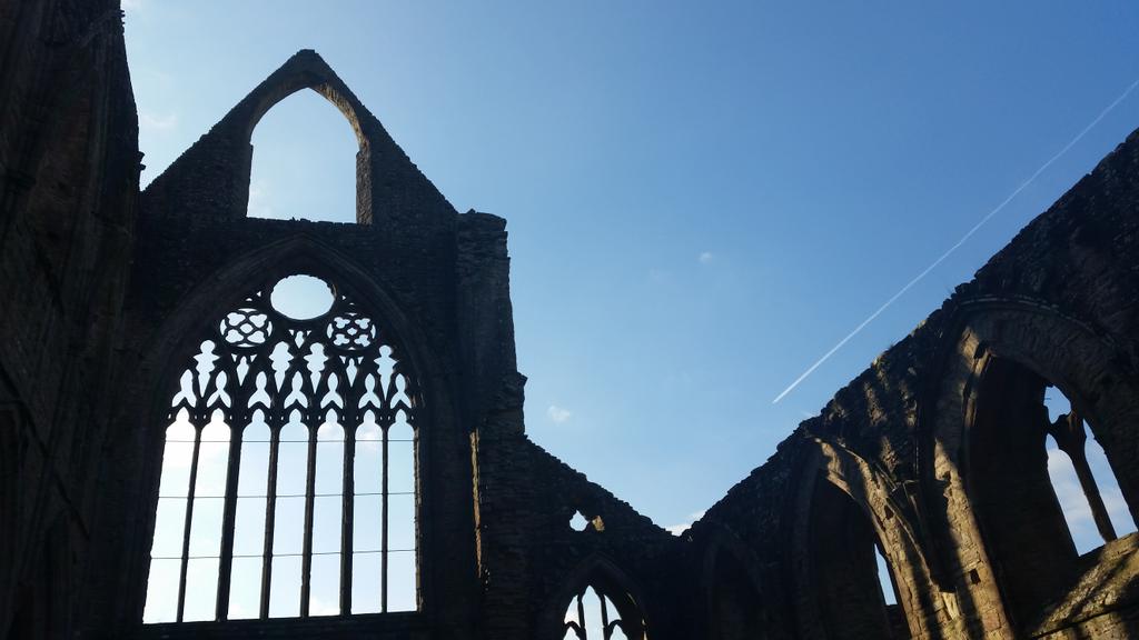 PMTJones's tweet photo. Tintern Abbey @visitwales @_Tintern_Abbey_ @ItsYourWales #wyevalley #stunning https://t.co/NchvaFuwFw