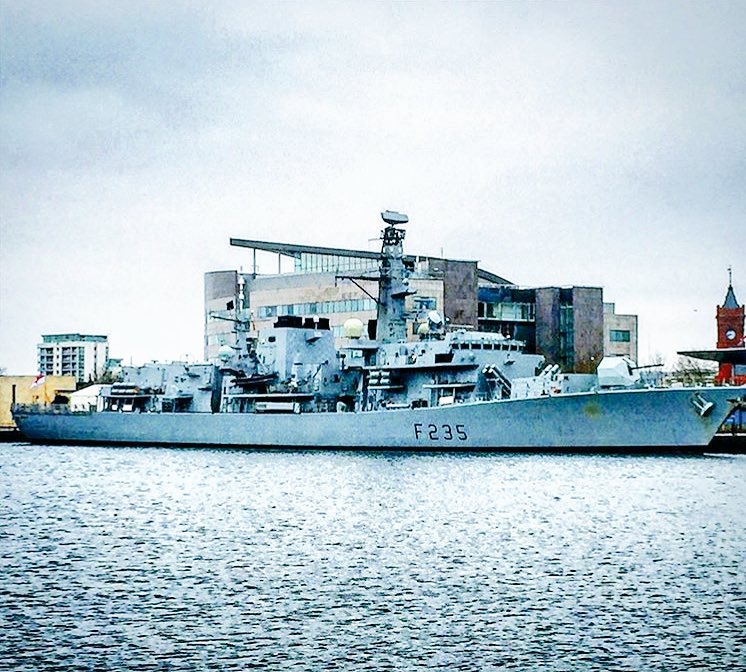 itsoncardiff's tweet photo. The very impressive HMS Monmouth has docked for the week at Cardiff Bay! https://t.co/aAaxX2WeUT