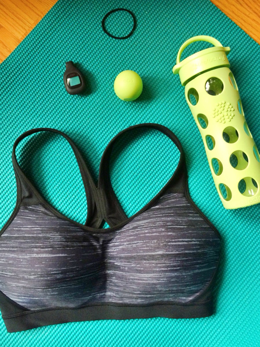WorkItMommyBlog's tweet photo. If youre looking for a new sports bra #C9forTarget has you covered & comfy #C9fitgirls #contest @Influenster @Target https://t.co/aBxwros2Ne