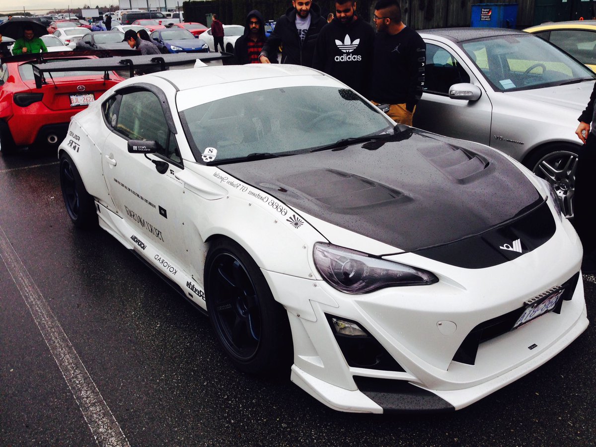 HustleGarage's tweet photo. Toyota FRS #Revscene https://t.co/CBCWQC3Aa6