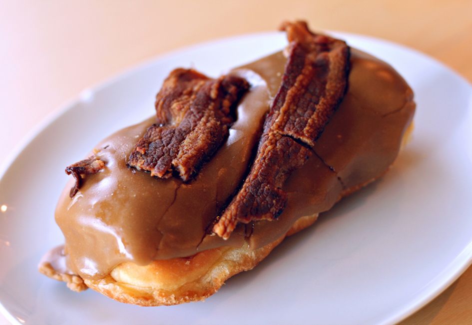 StayStacked_'s tweet photo. Best of #LasVegas: 5 great donut shops 

Because who doesn't want a maple bacon donut? https://t.co/ROHKqYk43O https://t.co/Rhnb0T5iuT