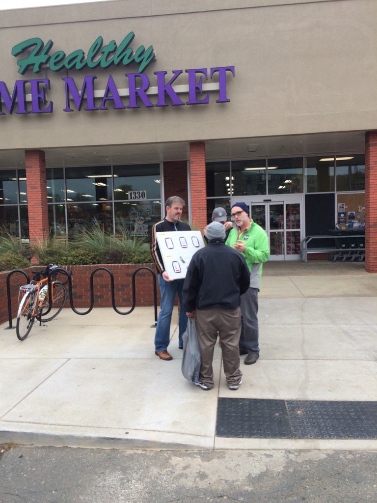 dljessupjr's tweet photo. Grabbing quick lunch and found a couple #CityJamCLT rockstars sharing prototypes. CC: @kendrashill @iBClark https://t.co/GLaL5XPnoJ