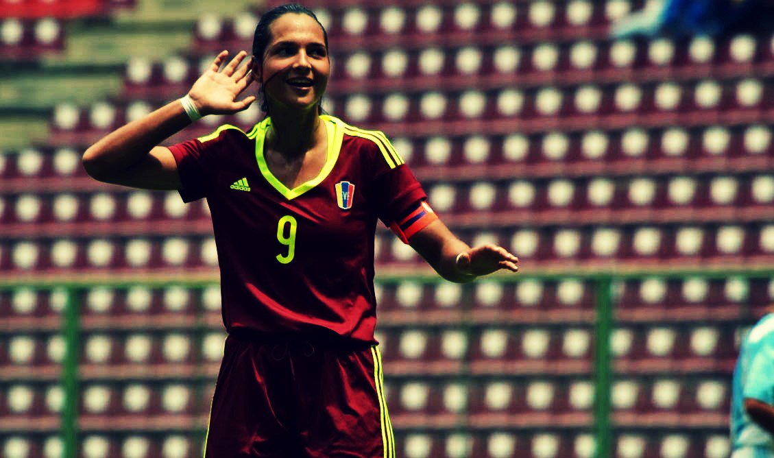 InvictosSomos's tweet photo. 12 goles en el Sudamericano U17. Campeona goleadora. Marcó en TODOS (7) los partidos que disputó. DEYNA CASTELLANOS. https://t.co/CCemaufVoT