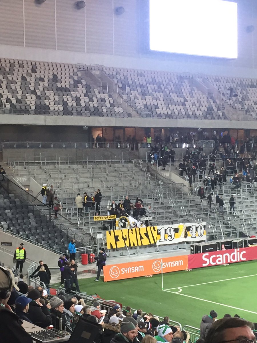 DKristoffersson's tweet photo. Häckens supportrar. https://t.co/NArEig7VHM