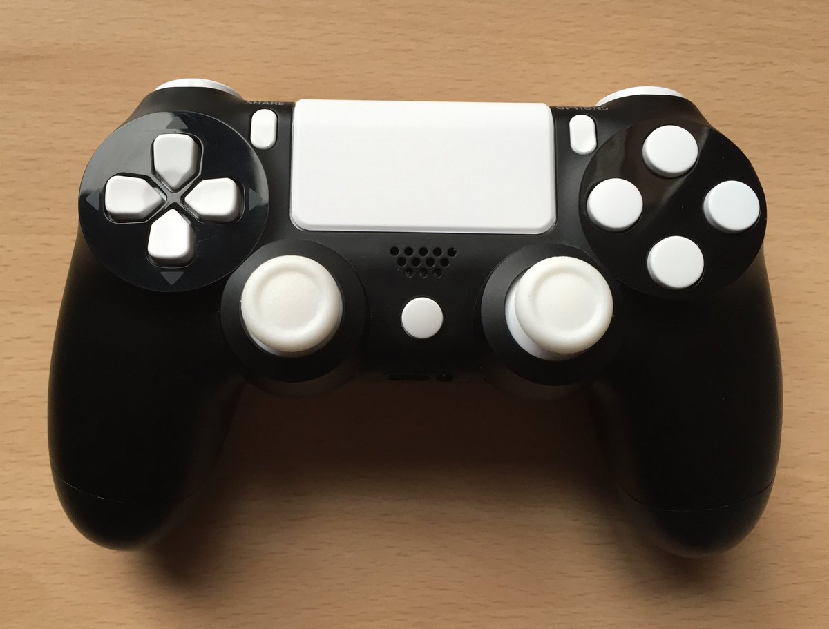bAssBareK's tweet photo. Otro mando. Sencillo pero chulo!!!🎮🎮🎮 https://t.co/A40KE8FGzY