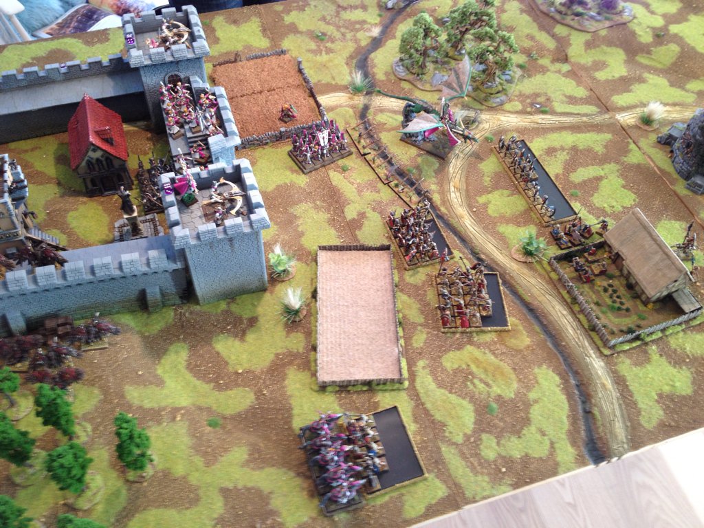ReaktorMinis's tweet photo. The siege ended in a disaster for the Tomb Kings. The High Elves dominated the game at all times 😭 #AoS https://t.co/h4JwDn5NMG