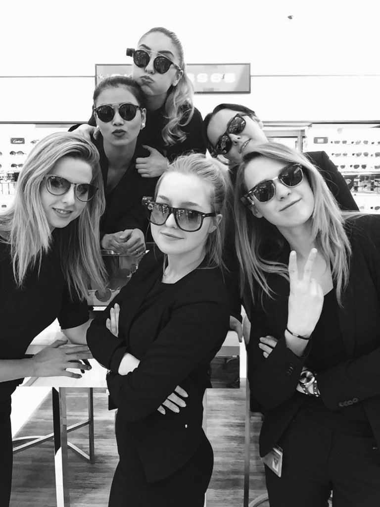 TeamMargo's tweet photo. #EMEAchallenge soRayBan😎 @MSztabersk @chiaramau @SGHJDunaway @RichardPeckUK @shanearay @AgaSuchock @ray_ban 😎❤️😎❤️ https://t.co/XtuEtDuYE1