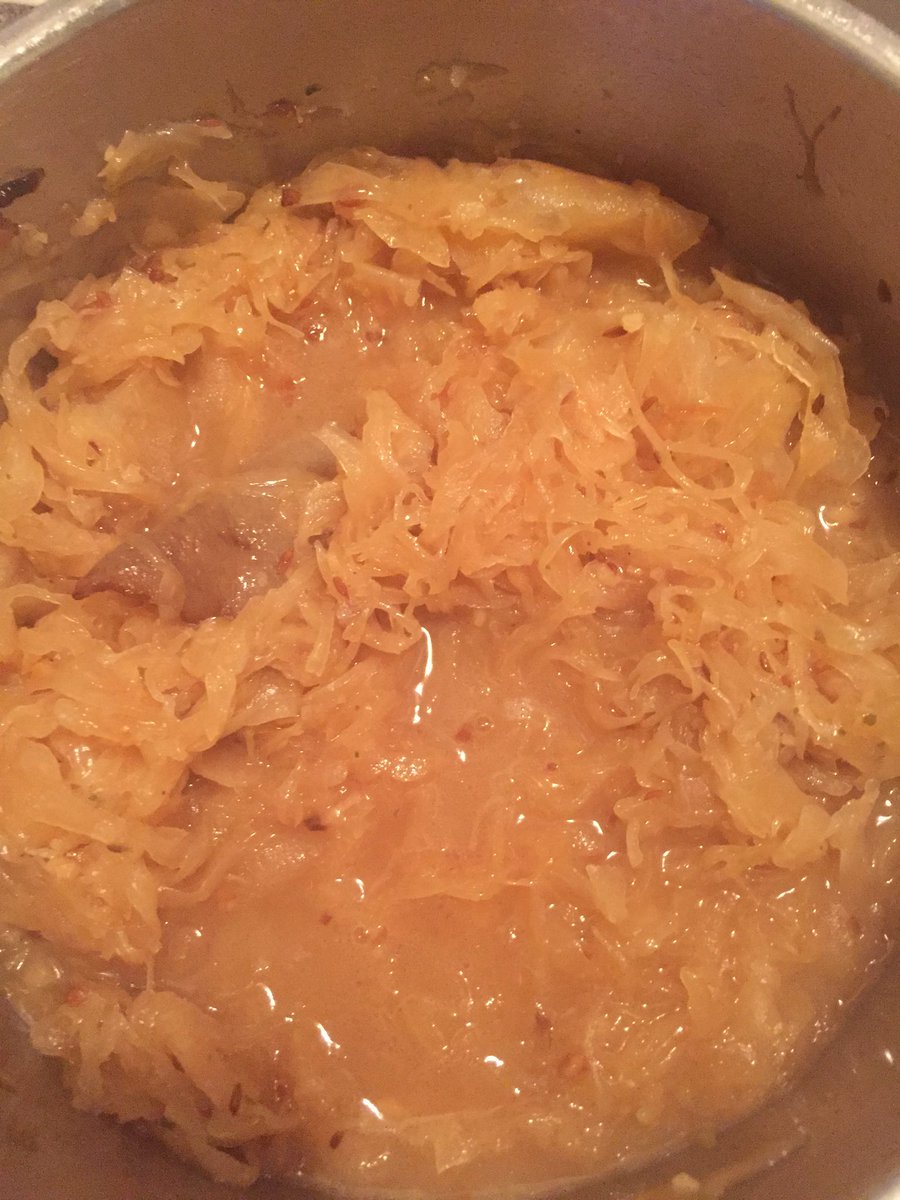 matthiasbesser's tweet photo. Dinner is ready #food4 my family #potroasted #pork & #gammon with #macaire potatoes & #sauerkraut #lovecooking https://t.co/bP8YRVZvPU