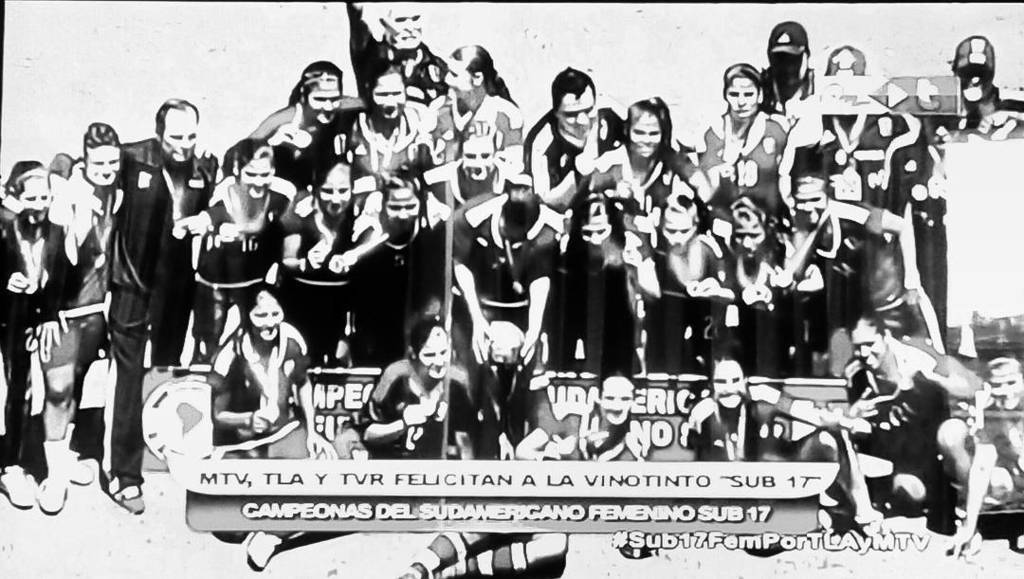 bonanzavzla's tweet photo. ¡Orgullo Vinotinto!
 Campeonas Suramericanas Sub17fem. 
Todas unas duras #venezuela #vinot… https://t.co/mVUSF5Fml9 https://t.co/CnW8rTcSE5