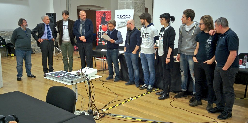 EricMedvetTs's tweet photo. Ecco il team dei ragazzi di #ingegneriainformatica @UniTrieste: ottimo terzo posto all'#hackathonts. Bravi! https://t.co/e5b9PQBz8C