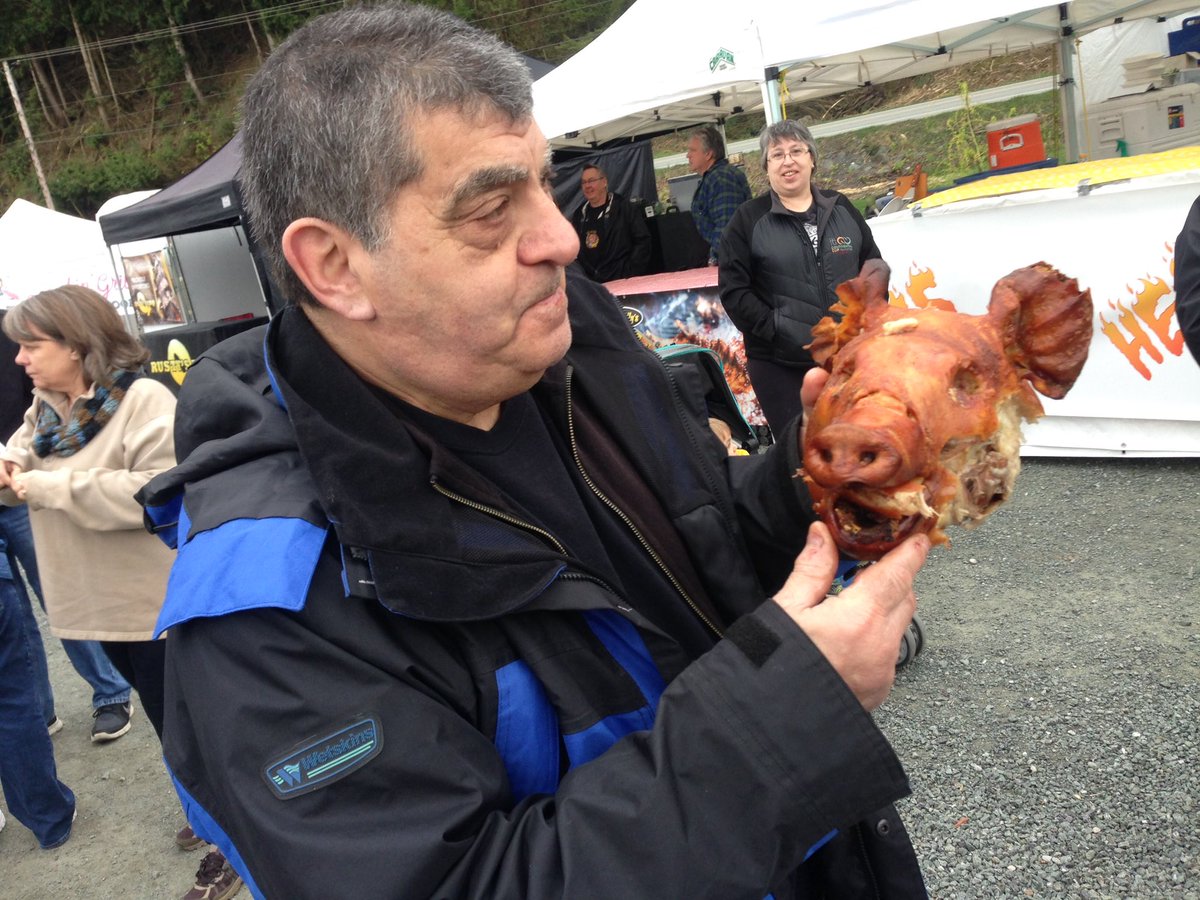 bchopco's tweet photo. Happiest guy in the place! #bbbbq @BarnBurner_BBQ https://t.co/8knxEBWcTQ