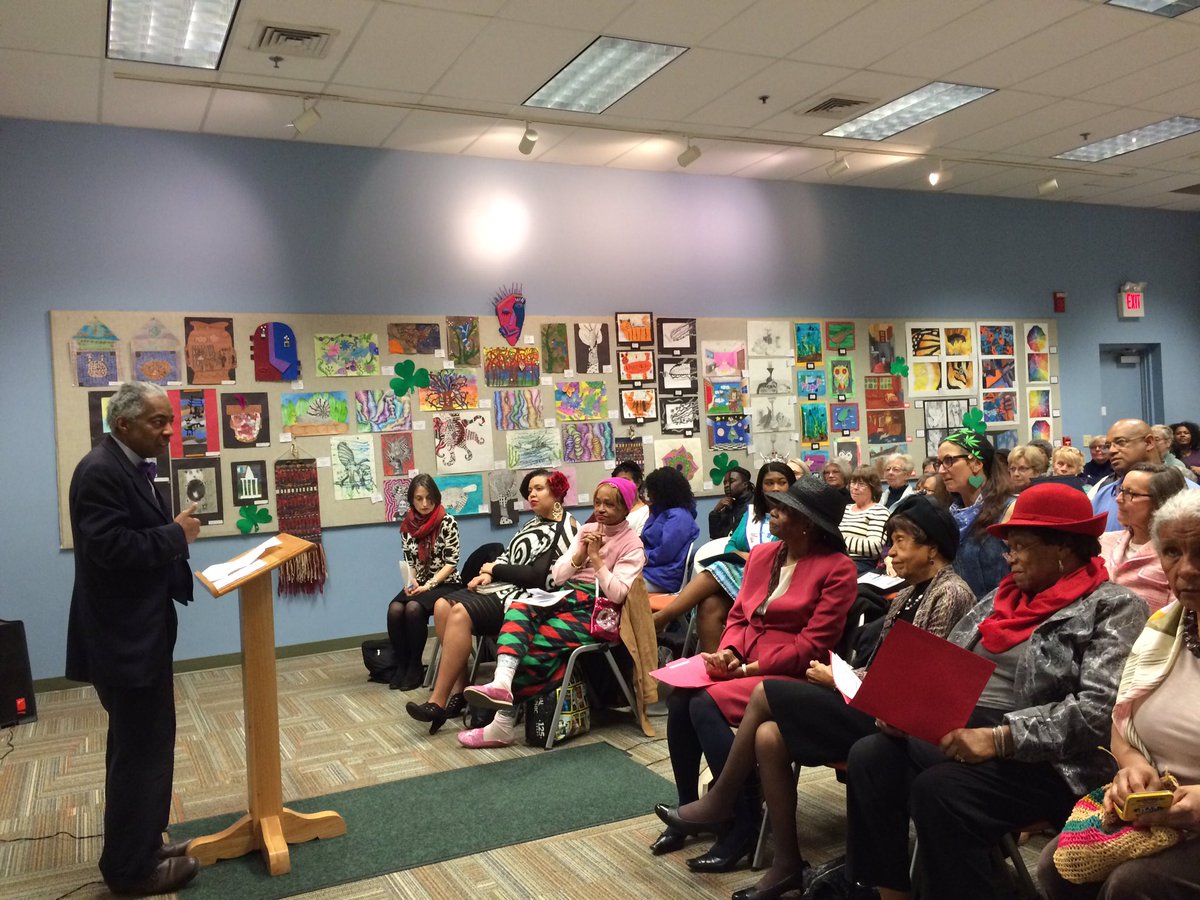 WeaverLibrary's tweet photo. Ray Rickman's brilliant introduction! #WeaverLibrary #MayaAngelou https://t.co/EezdCoLW1y