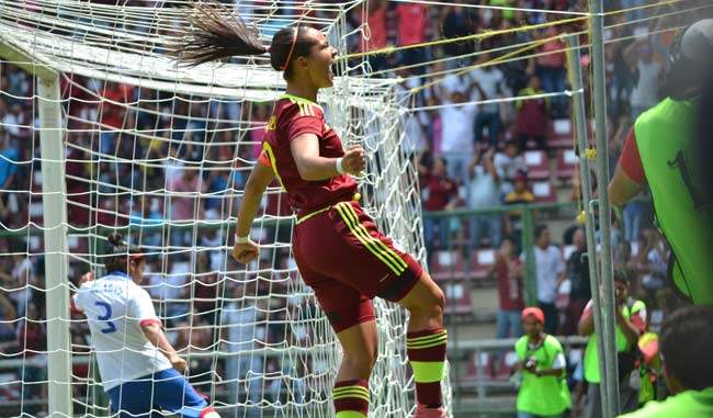 Meridianoonline's tweet photo. #Sub17FemPorTLAyMTV Deyna Castellanos, la goleadora del Sudamericano https://t.co/qu1pSZd96y https://t.co/aO2ILgK0rV