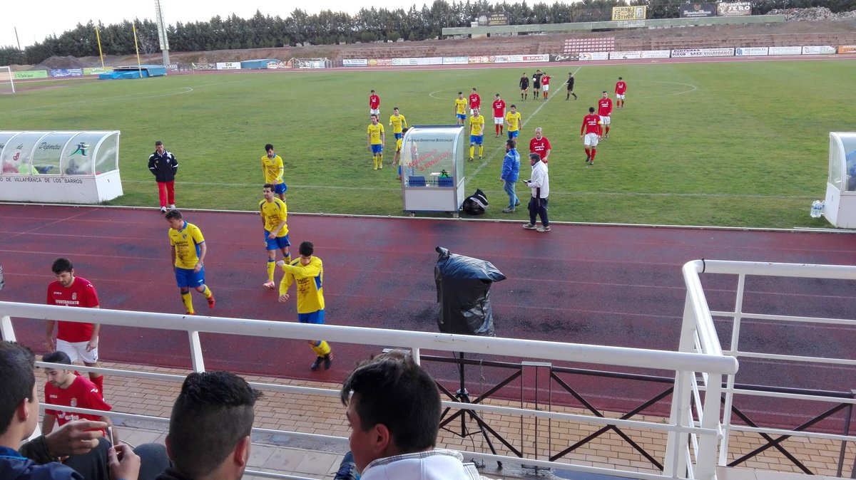 juanfranradio's tweet photo. Final, #RPG3
@SPVOFICIAL: 4
@CFCAMPANARIO: 0
Desc: 3-0
#Arcoiris y #Tapabocas de la SPVca al sector crítico. https://t.co/14C8GguhyR