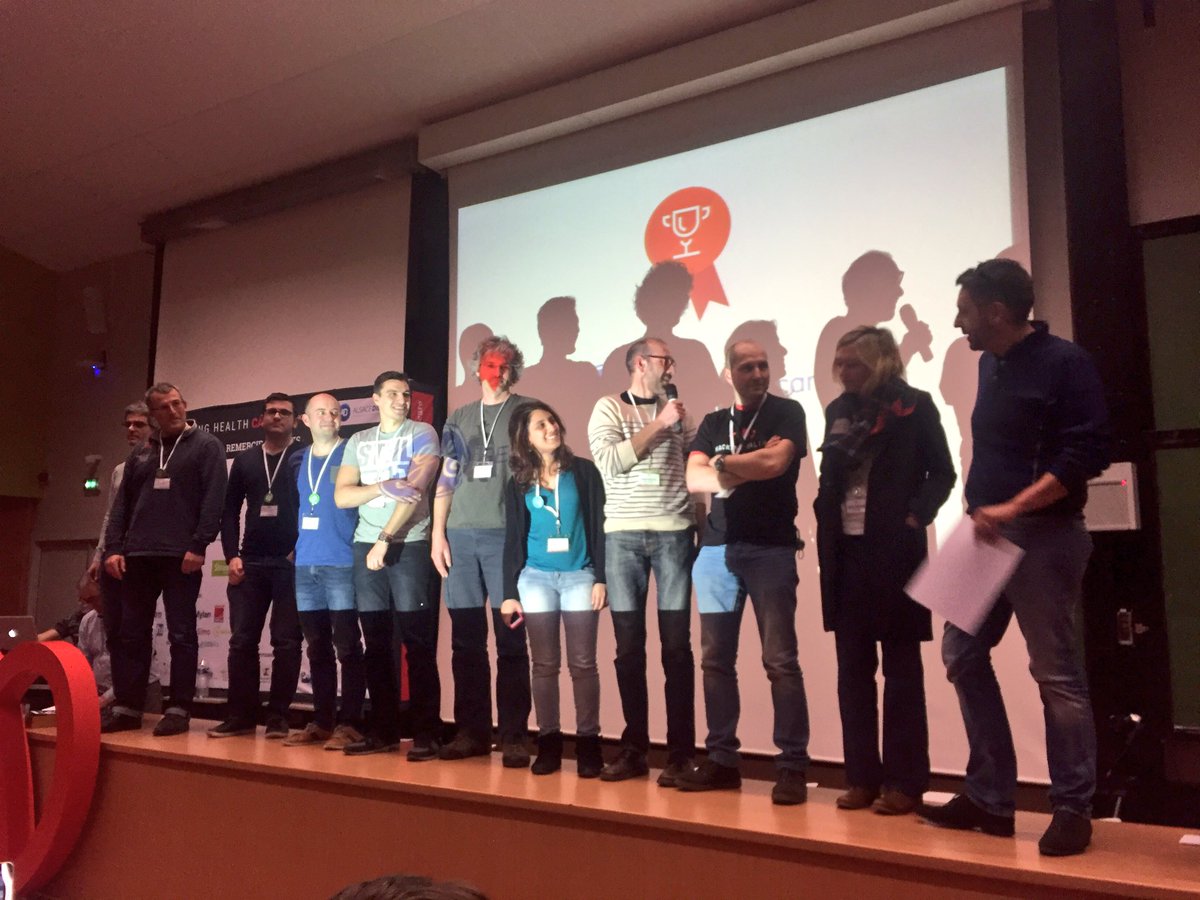 giomarsi's tweet photo. Mes chouchous ! RT @SanofiFR: #HHCamp - Le prix @GEHealthcare est remis à QuoiDeNeufDoc' ! https://t.co/MpDwN8IIbt