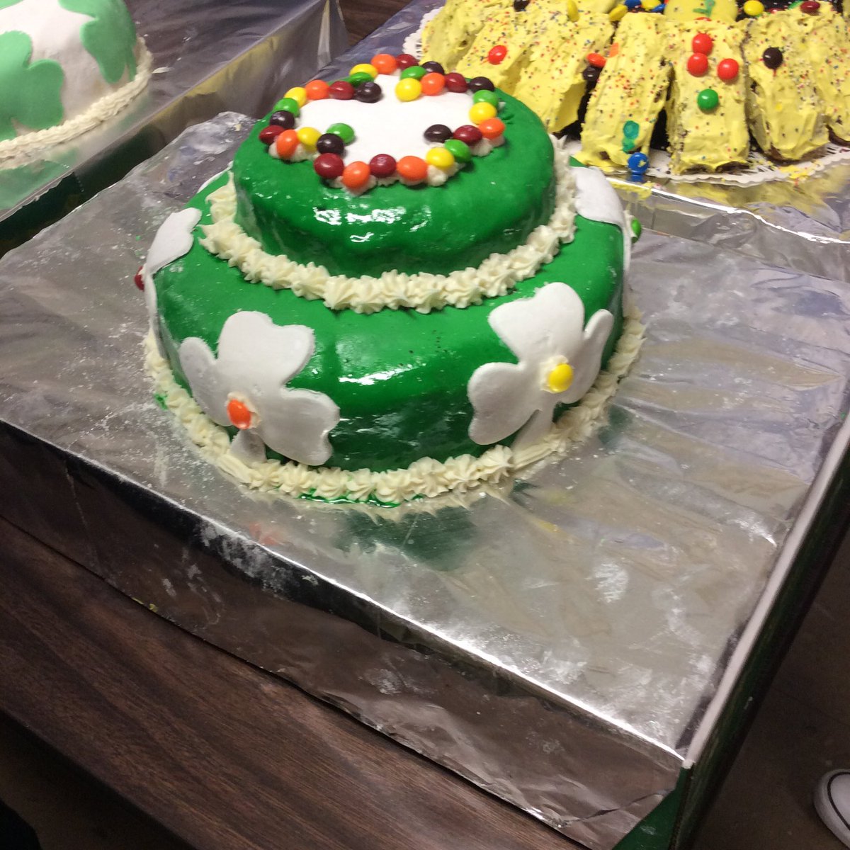 lanphierfoods's tweet photo. St. Paddy's Cakes #lanphierfoods https://t.co/kc4mXx4SRs