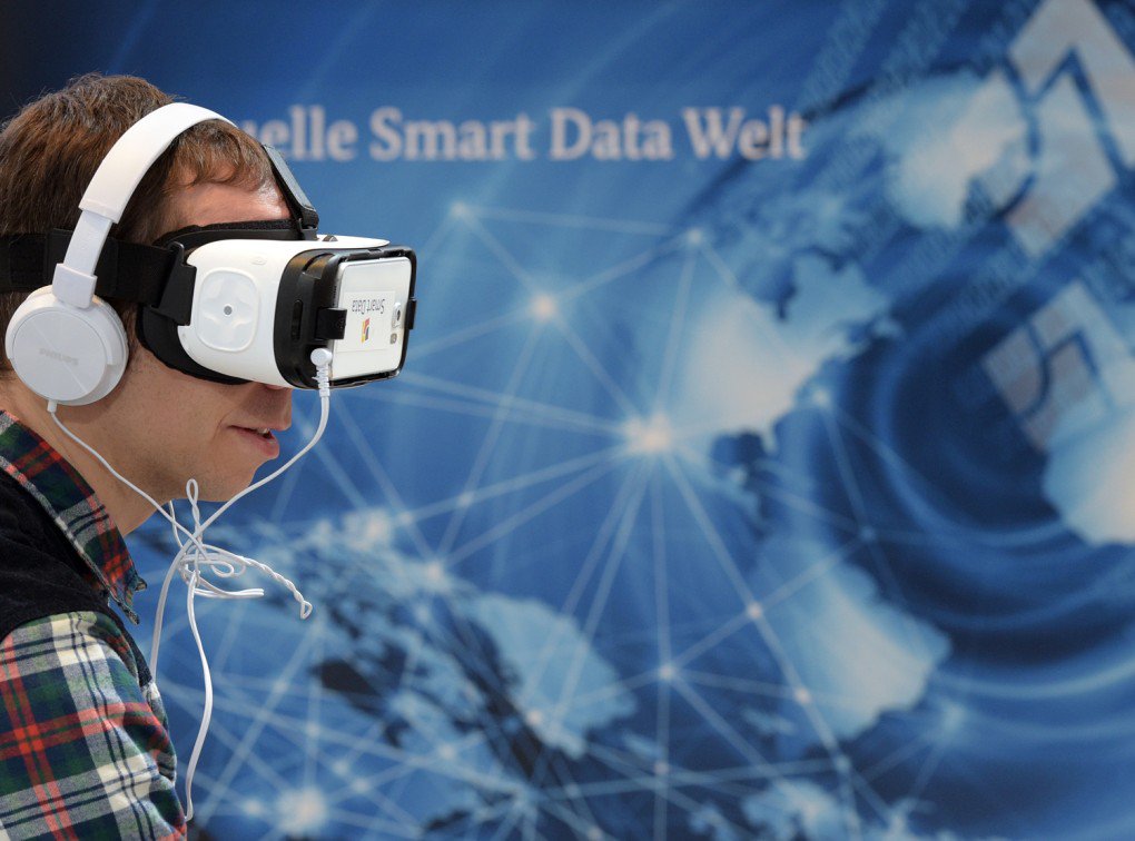 #IoT and #VirtualReality lead the #CeBIT2016 #tech show. Read the article at bit.ly/1VrqAzf