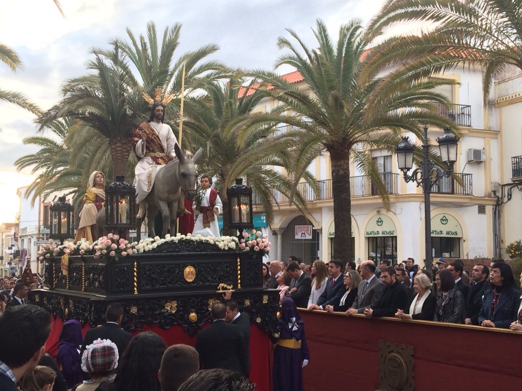 Juan_MaGonzalez's tweet photo. Procesión de Jesús en su Entrada Triunfal en Jerusalén y Nuestra Señora de La Paz.

#Lepe #SemanaSanta https://t.co/XmKS2X0tHw