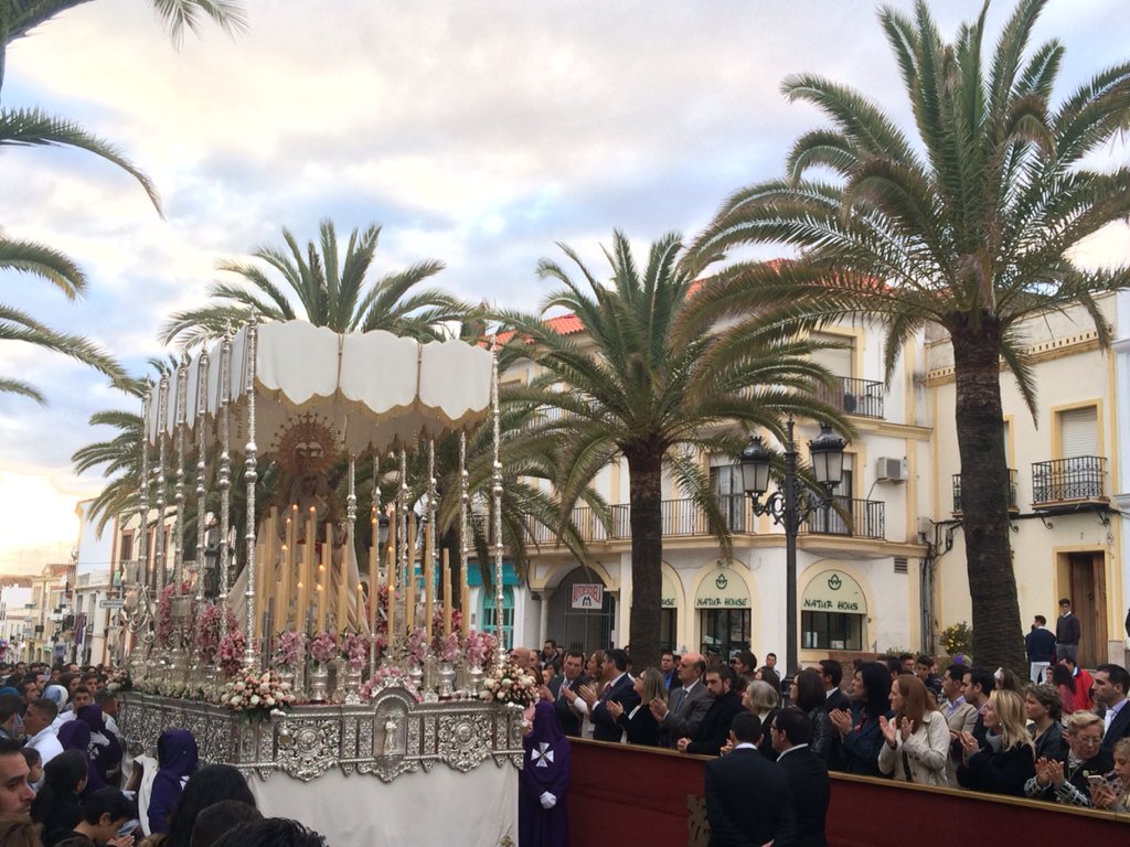 Juan_MaGonzalez's tweet photo. Procesión de Jesús en su Entrada Triunfal en Jerusalén y Nuestra Señora de La Paz.

#Lepe #SemanaSanta https://t.co/XmKS2X0tHw