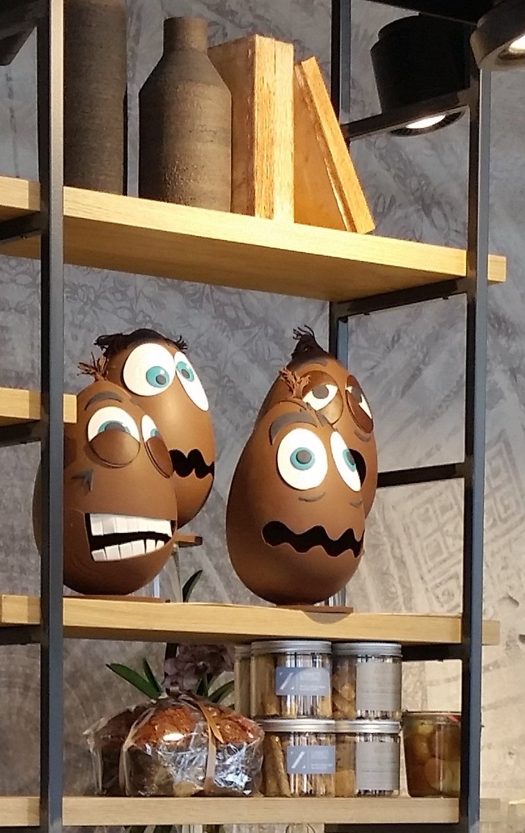 Complimenti alla #PasticceriaZizzola di #Noale per la nuova splendida sede e per le simpaticissime #faccedauovo !