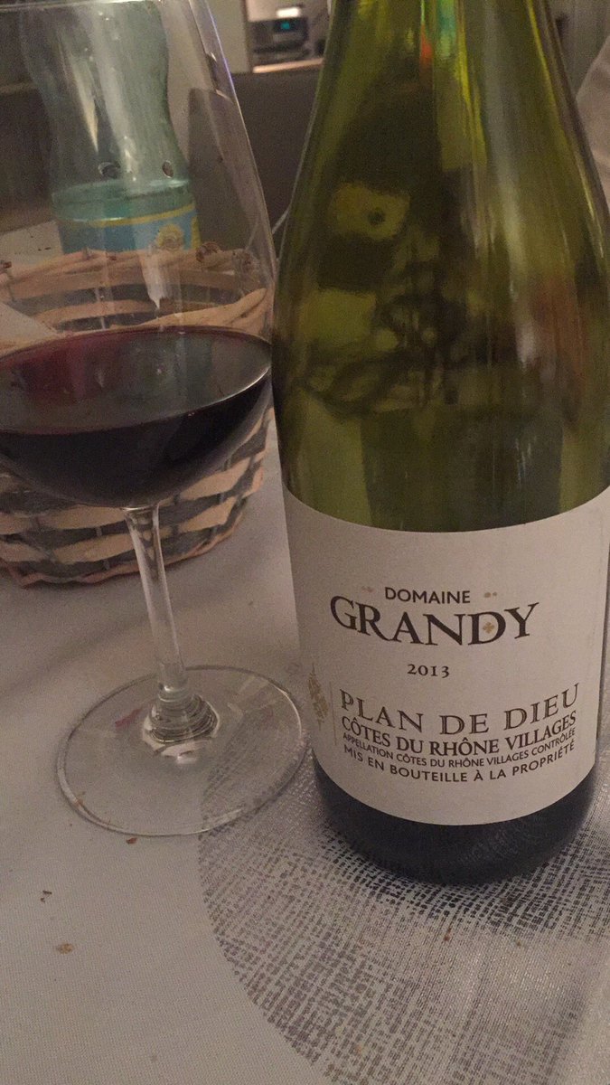 EmmanuelleFMK's tweet photo. 👌🏽🍷 https://t.co/Y1JfGw8AtG