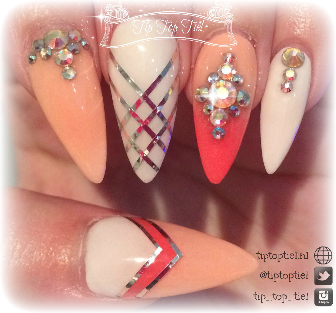 TipTopTiel's tweet photo. Zomers en bling. Daar wordt een mens toch gelukkig van? #nailart #acrylicnails #nails #naildesign https://t.co/y4cNrwDnDr