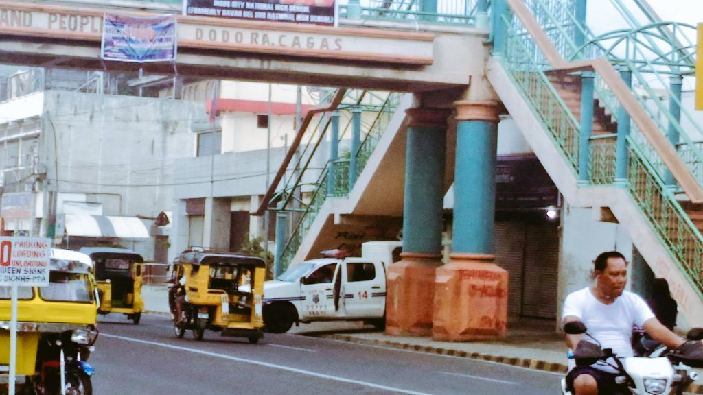 FTPDigosCityPS's tweet photo. Early Morning of 031716.. Team Digos conducted patrol outside DCCNHS and assisted pedestrian to cross the street. https://t.co/mB3OwwtiSF