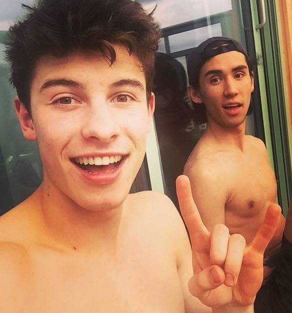 Juni_Beltran's tweet photo. Vote for Shawn Mendes he's my idol and I really admire him and I love him   #JFCShawnMendes https://t.co/VLp8fYfUfB