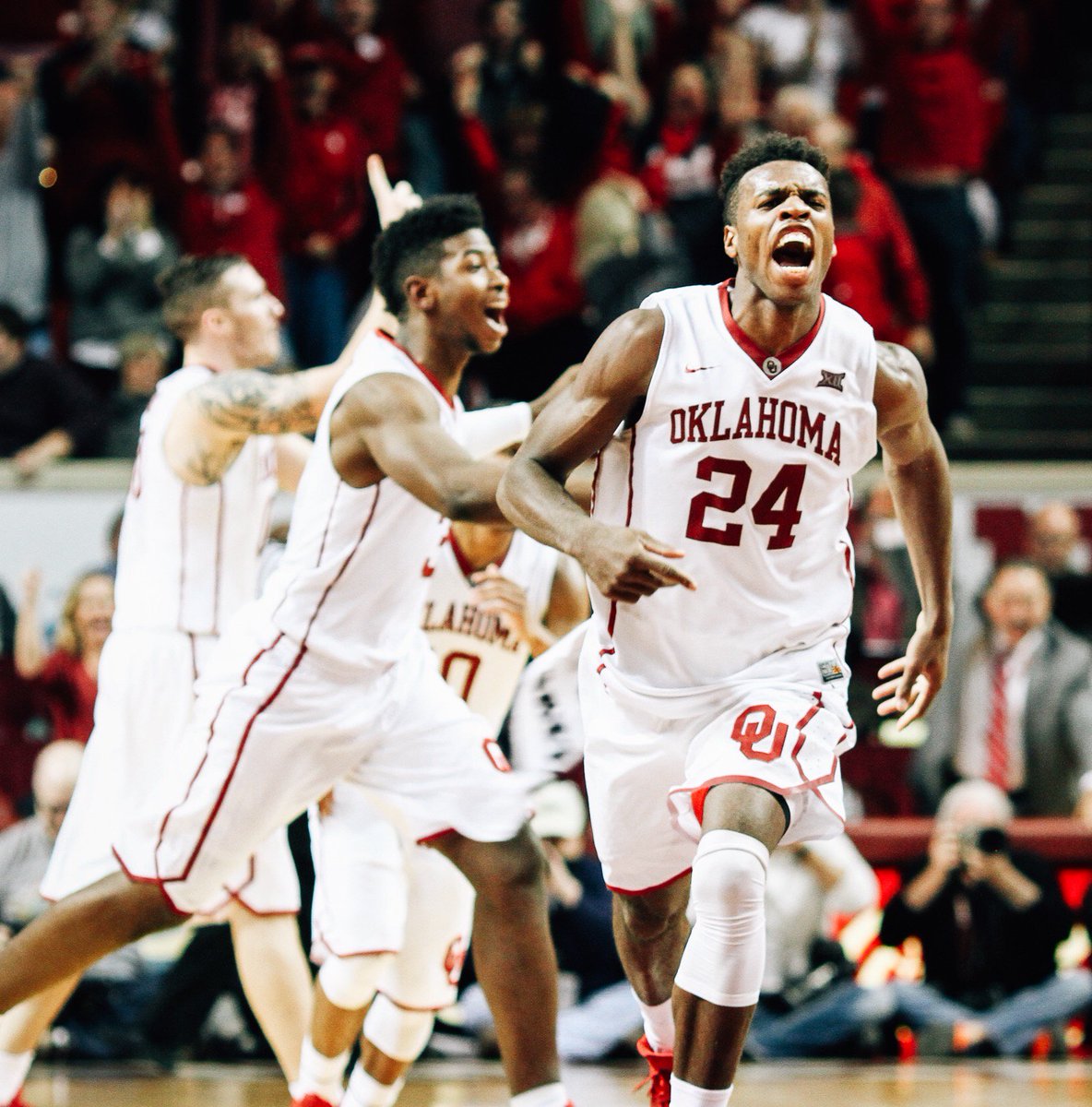UofOklahoma's tweet photo. BOOMER! Sooners survive and advance to Round 3 of @marchmadness, beating VCU 85-81. #MarchMadness #BoomerSooner https://t.co/P1ENEVgQJO