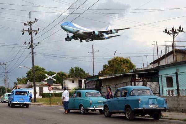 conor_pope's tweet photo. Air Force One flying into Havana. Still quite unbelievable. (Pic from Reuters) https://t.co/zfKK5VJ87K