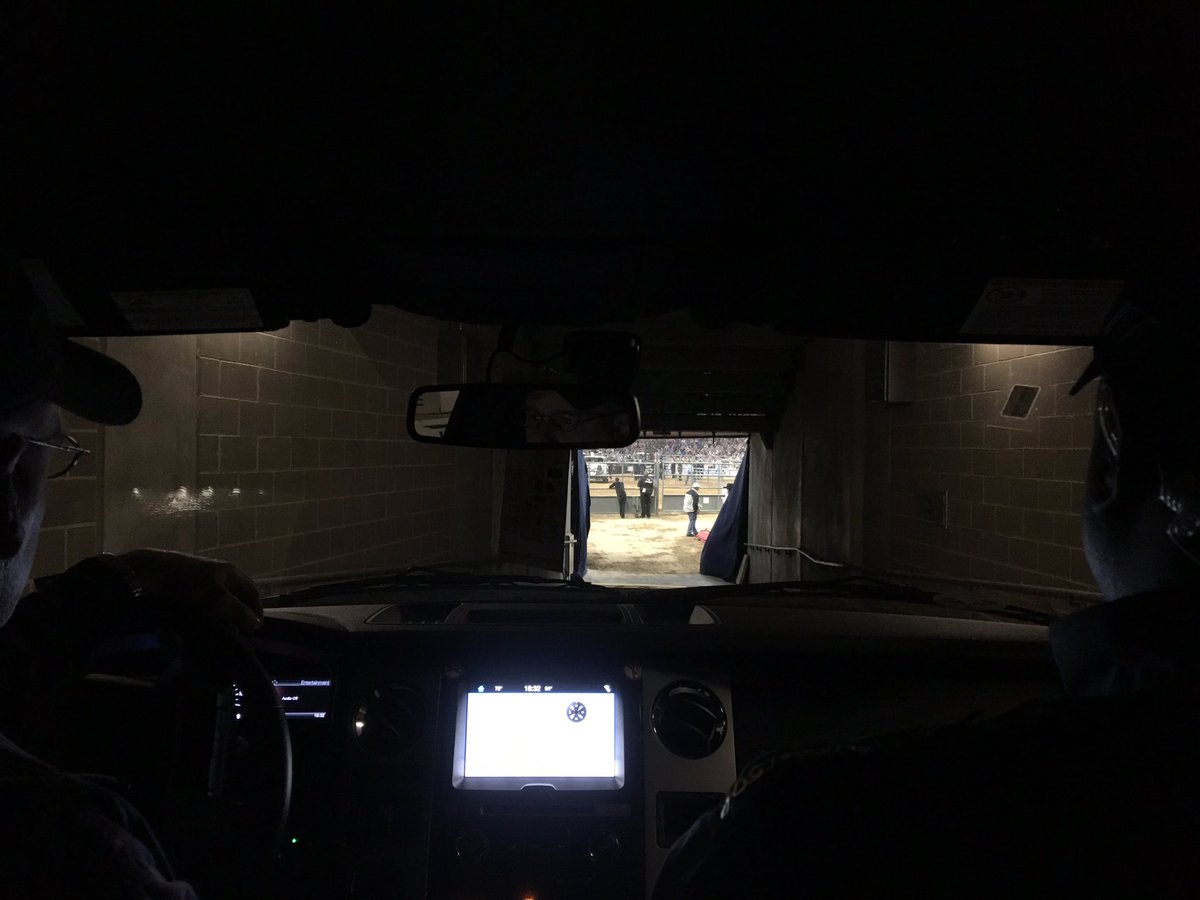 KeithUrban's tweet photo. About to play HOUSTON RODEO -6th time! CANT WAIT! Actually tweeting sitting in a SUV about to head to the stage! -KU https://t.co/4AliCvoXBq