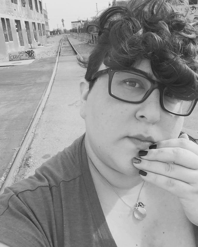 DrVixenne's tweet photo. #BlackAndWhite #selfie at the #traintracks. #DowntownLA #Urban #ShortHair #RayBans #graffiti #lookingatthecamera https://t.co/WU3xokmT3c