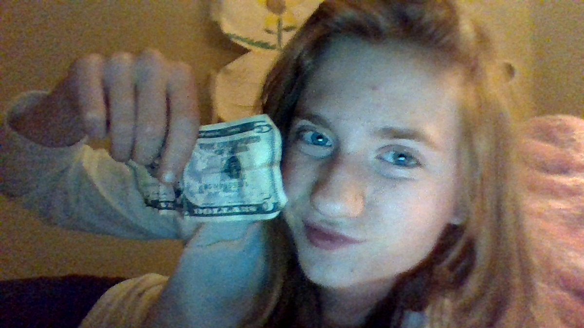 shelberra's tweet photo. what you WANT to o when u find $5 on the ground. Dont tell me you HAVENT done this before! https://t.co/I0vsZehrjk