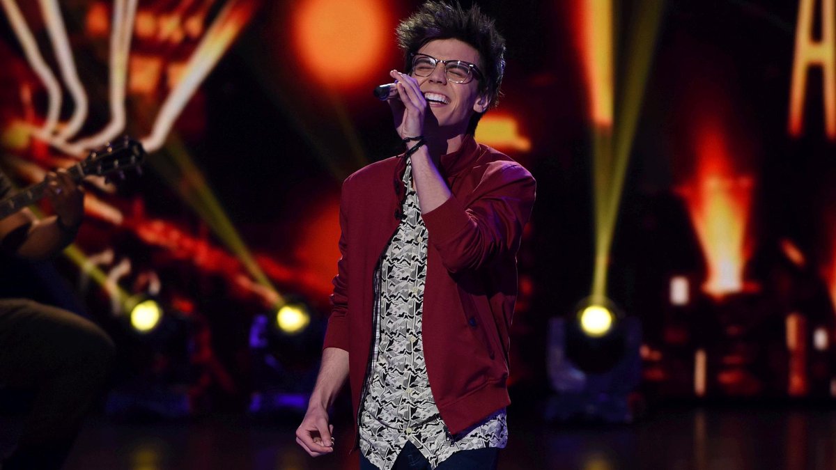 RETWEET to show how much you loved <a href="/mackenziebourg/">MacKenzie Bourg</a>'s performance. #IdolTop5