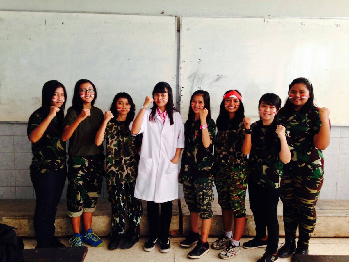 paulinafebry_23's tweet photo. 10 November 2015 #girlsoftkj1 #smkstlouis #tkj1 #tkj41 https://t.co/64XxY4n6x6