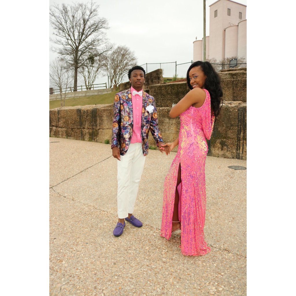 SlayPics's tweet photo. Completely different 😍💃🏽✨✨✨✨✨✨ @__lexforshort #prom2k16 #slaypics 🌊🌊 https://t.co/5PoZUb8adi