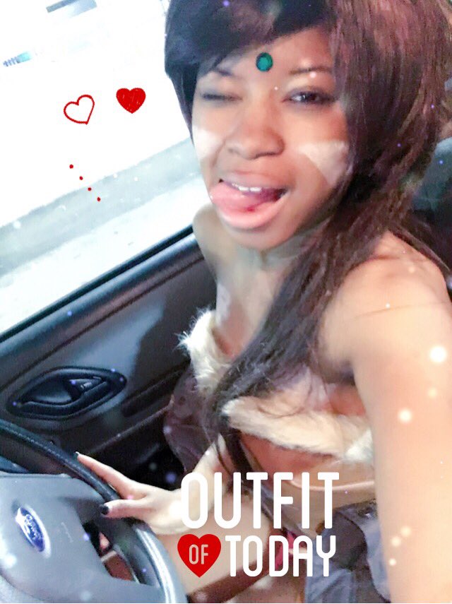 KrissyVictory's tweet photo. Freezing my tits off for Nidalee #LeagueOfLegends #shutocon2016 https://t.co/AOOPGcTpdN