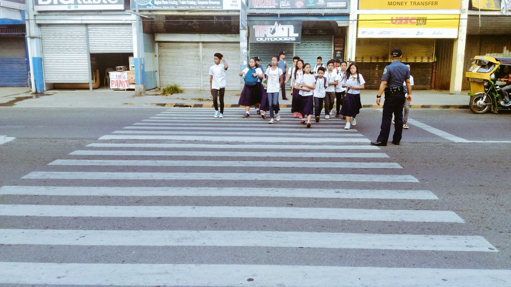 FTPDigosCityPS's tweet photo. 630AM of 031616 Recruits with FTO's conducted patrol outside DCCNHS and assisted students to cross the streets. https://t.co/erXL3nbhuW