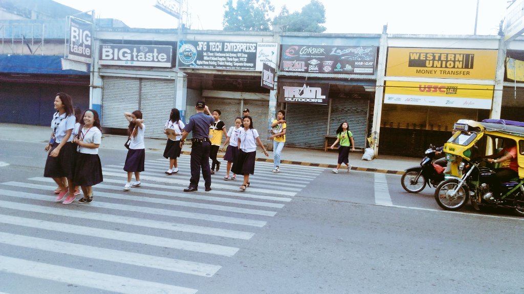 FTPDigosCityPS's tweet photo. 630AM of 031616 Recruits with FTO's conducted patrol outside DCCNHS and assisted students to cross the streets. https://t.co/erXL3nbhuW