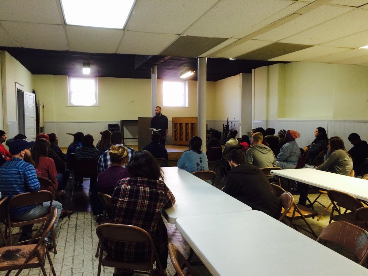 hsubcm's tweet photo. Our mission team in Kansas City are enjoying a Bible study/dinner at a local shelter! https://t.co/9wvCVw7vu5