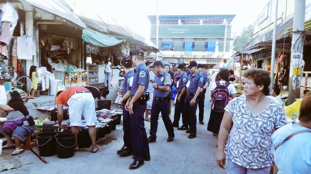 FTPDigosCityPS's tweet photo. 031616 Team Digos conducted patrol at Digos City Public Market. @pnpts_rstu11 @pnp_ts https://t.co/H6L84abxAT